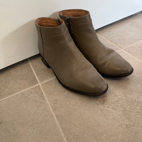 Winter leather boots in neutral brown - size 8 - Picture 1 of 5